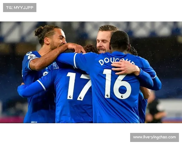 埃弗顿内讧红牌戏剧夜，十人太妃糖钢铁防线挫败曼联狂攻